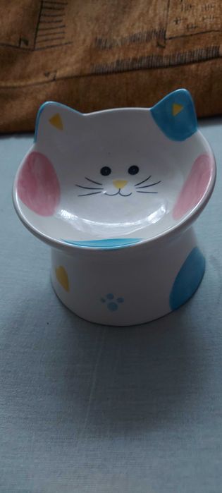 Podwyższona miska ceramiczna dla kota