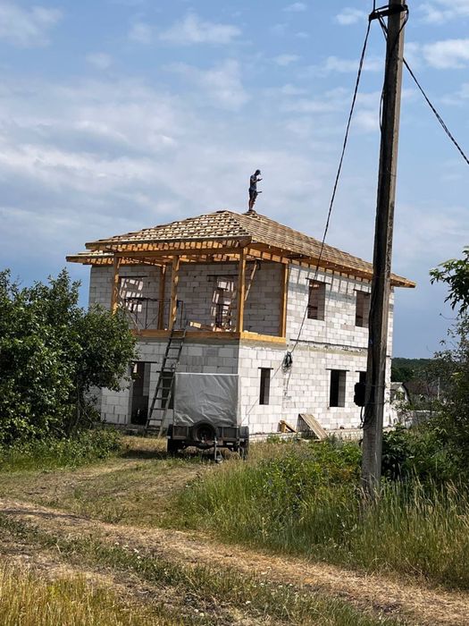 Покрівельна бригада професіоналів