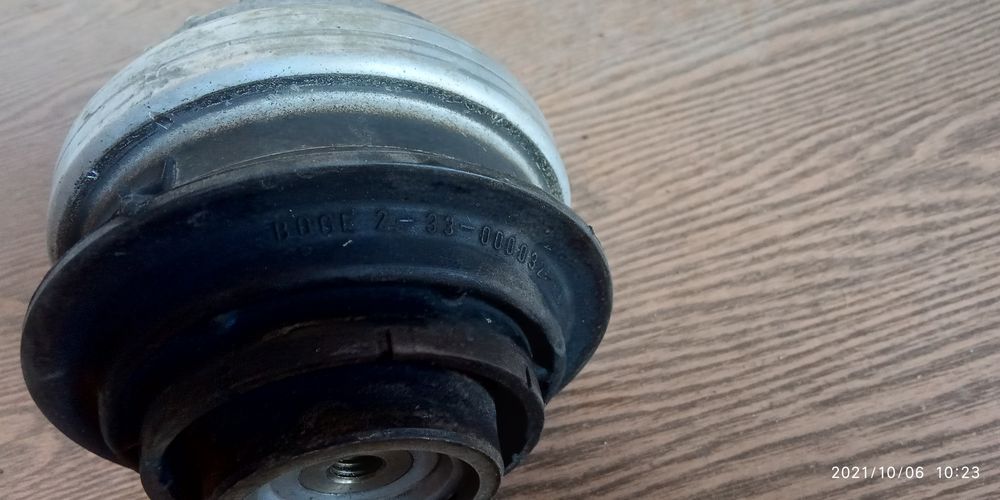 Подушка двигуна Mercedes-Benz W210 E-clas