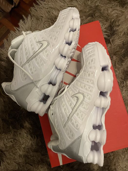 Nike Shox TL Original na cor Branco/Metallic Silver.