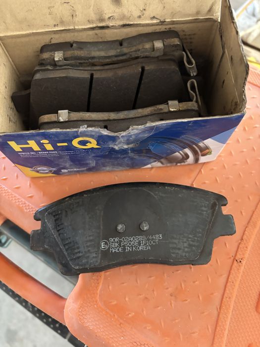 Тормозні диски і колодки Kia Sportage.