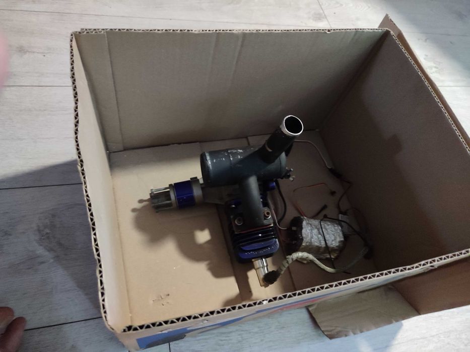 Silnik zdz 40 z zapłonem i wydechem rc