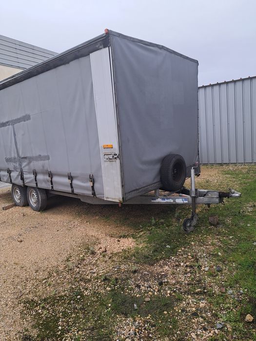 Atrelado com documentos