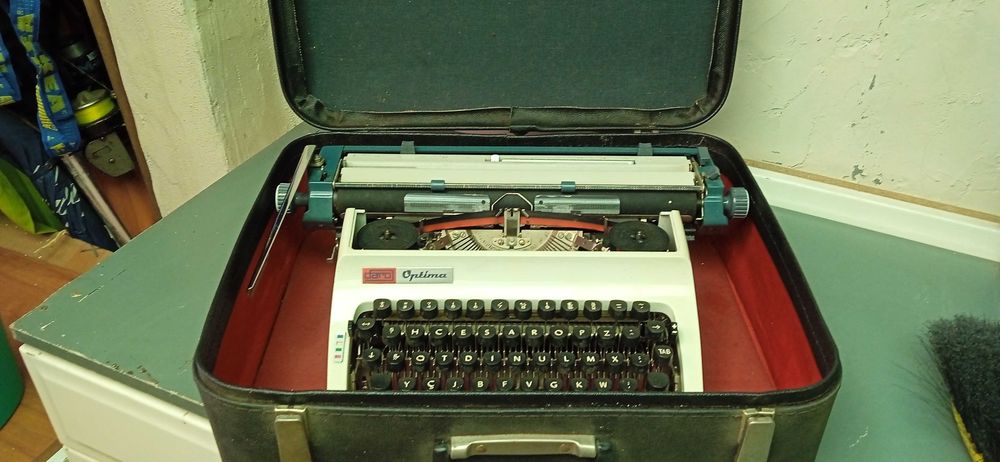 maquina de escrever em bom estado