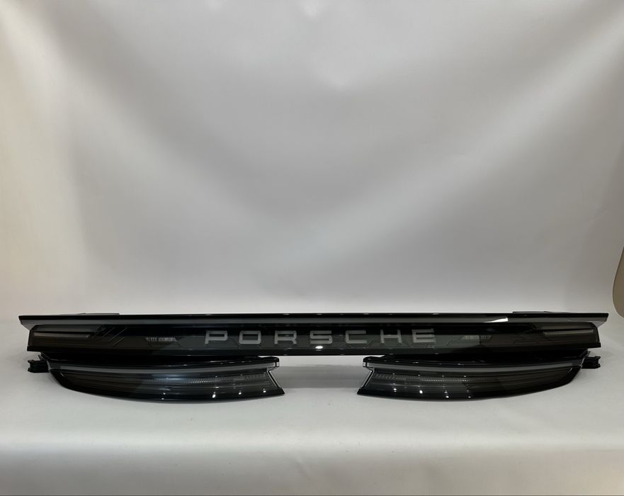 Porshe Taycan фонарі задні стоп фонарь ліхтар оптика задня наявність