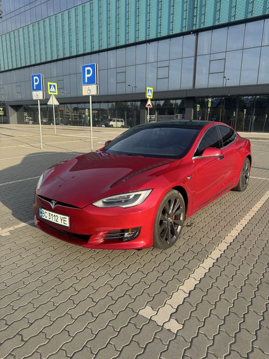 Тесла модел S Ledicrous