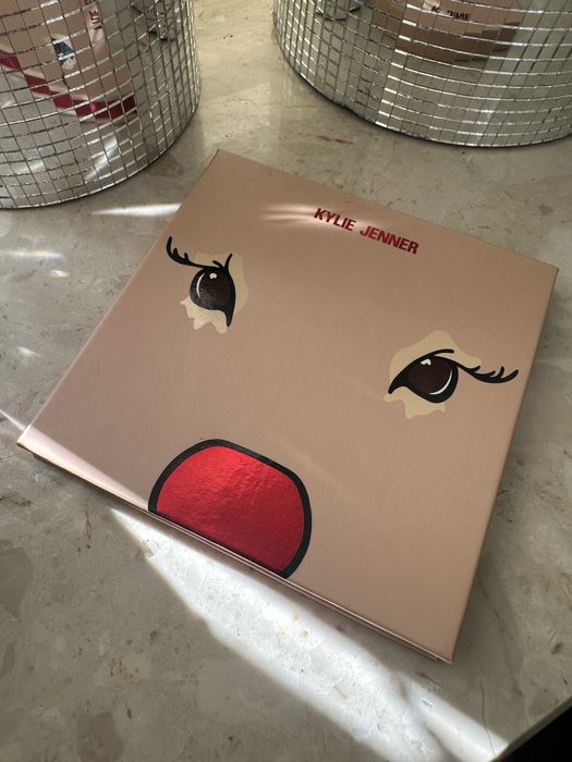 Kylie Cosmetics jenner palette paletka cieni holiday collection