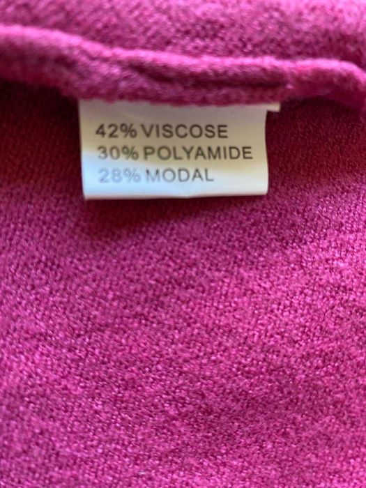 Женский свитер новый, большого размера,с красивым узором.