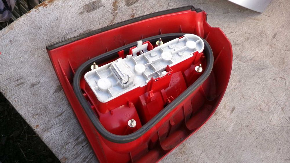 Cze66 Lampa prawa tylna audi a4 b5 lift avant kombi - wysyłka