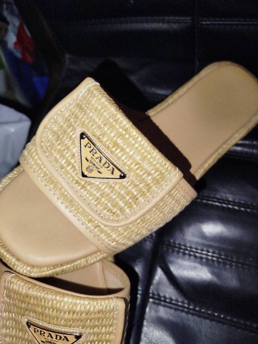 Босоножки, шлепки Прада, Prada