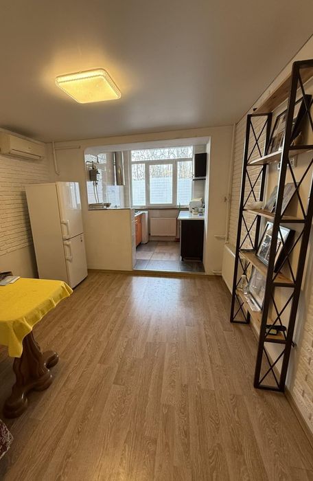 Продам  2х-квартиру - 1 этаж