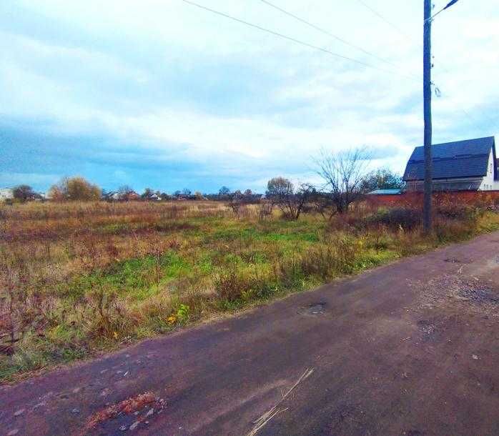 Продам приватизовану земельну ділянку - 10 соток, центр Дергачів