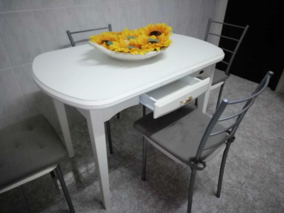 Mesa Espectacular Cozinha Marca Perbufer Ou Sala 4 a 6 Pessoas