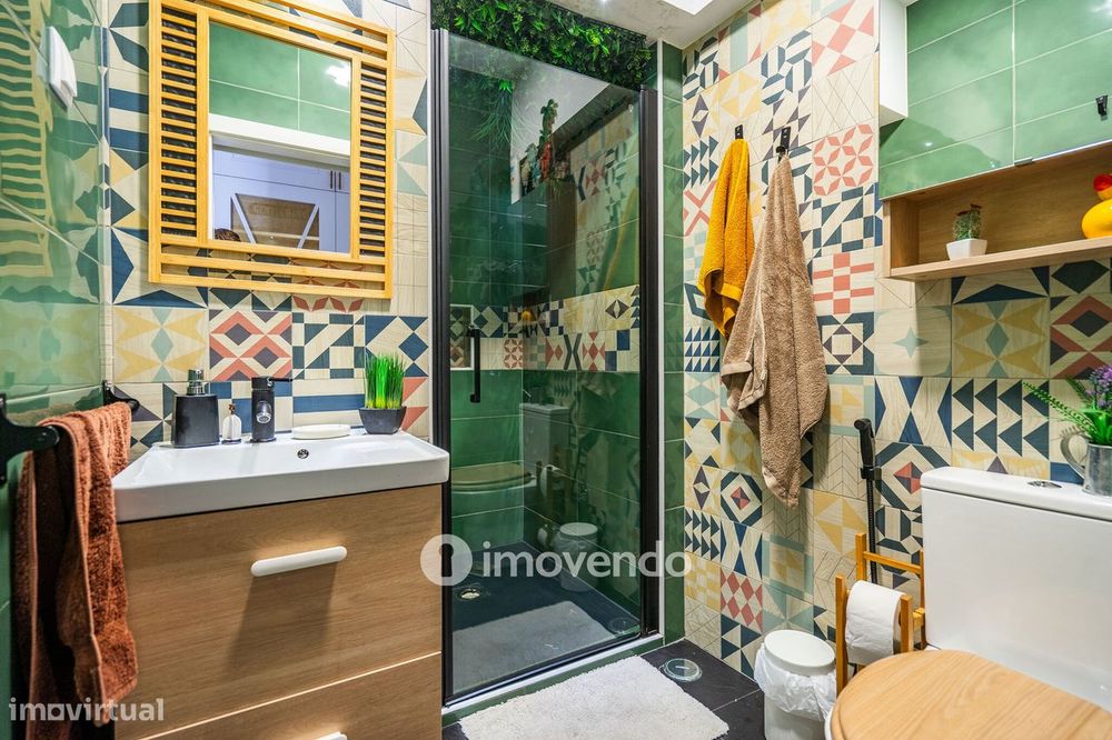 Apartamento T3+1 com áreas amplas e cozinha equipada, no Lumiar