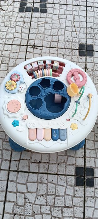 Mesa de actividades bebés