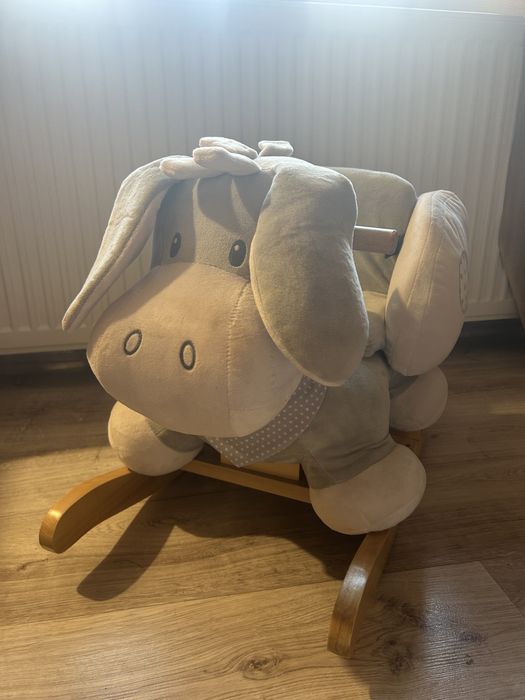 Osiolek na biegunach, obudowany bujak z pasami