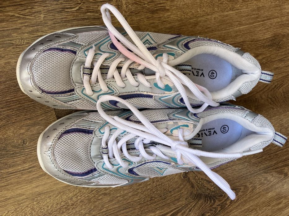 Włoskie buty sportowe venice rozm. 40