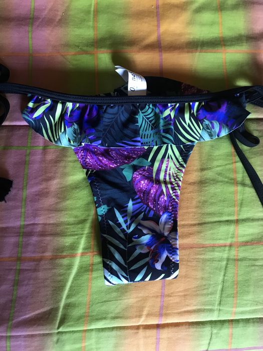 Cueca de biquini nova