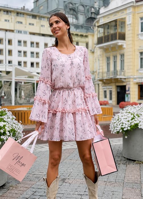 Літня рожева сукня