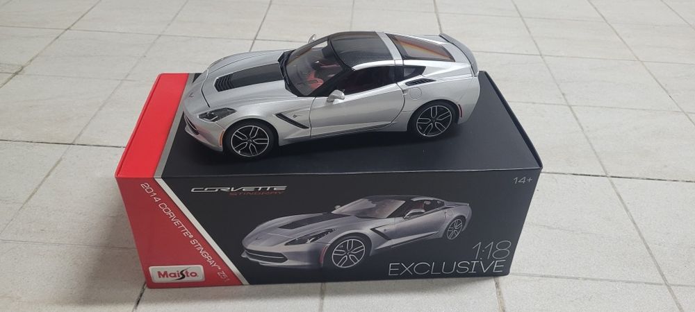Corvette Stingray Z51 Prata 1:18