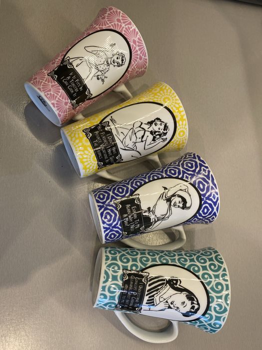 Flo Komplet 4 kubków pin up girl feministyczne 400ml