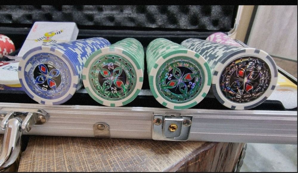 Покер - набір з 500 фішок у валізі HQ