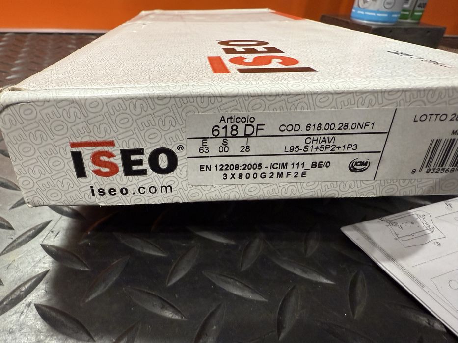 Замок з перекодуванням  Iseo (Італія)