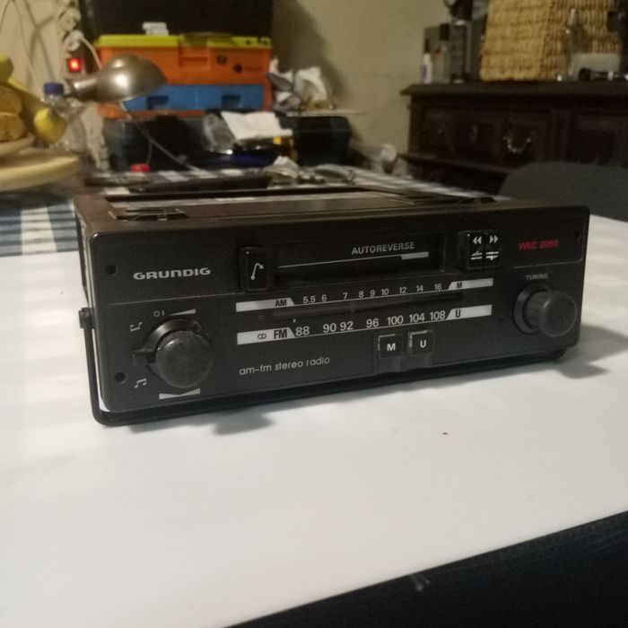 Rádio automóvel antigo