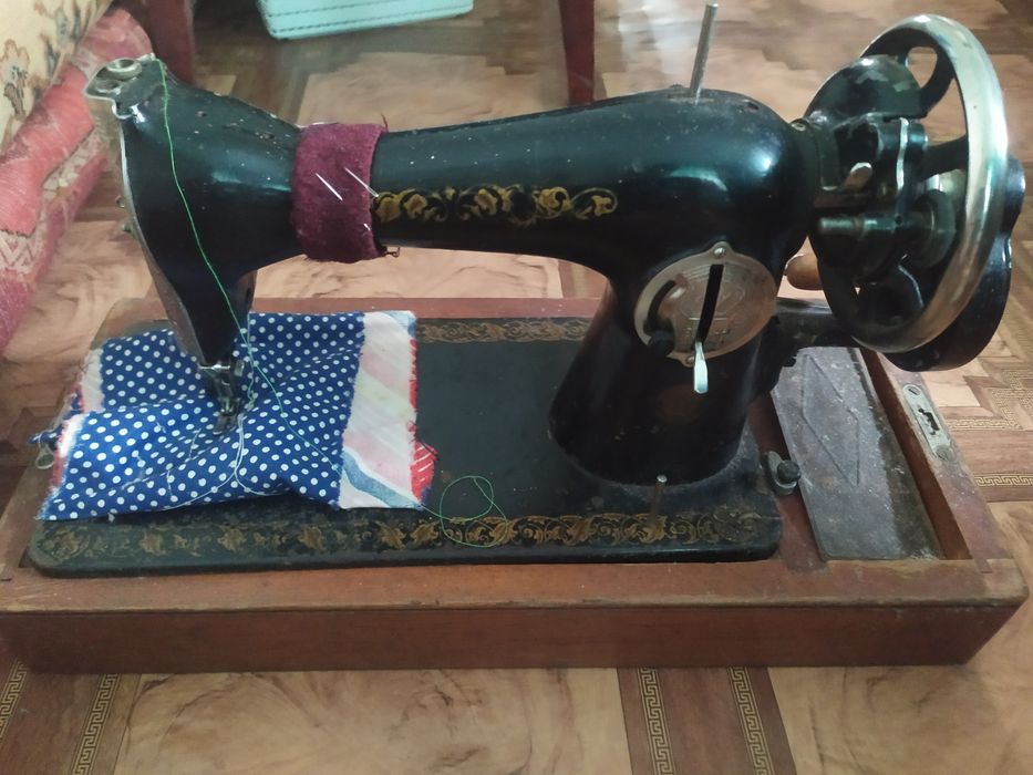 Продам швейную машинку