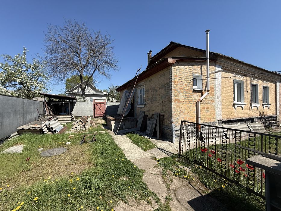 Продам 1/2 частину   Будинку вул Добровольців (р-н стрижень)