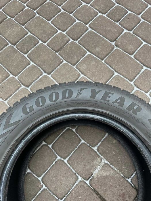 Opony Goodyear UltraGrip Plus SUV 4X4 225/65/17 102H  2x6mm