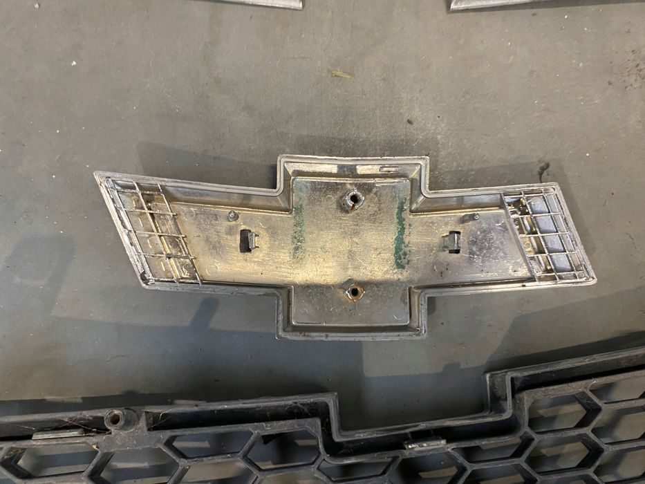chevrolet spark iii grill atrapa