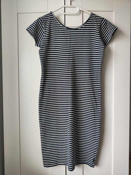 Dopasowana sukienka w paski r. S