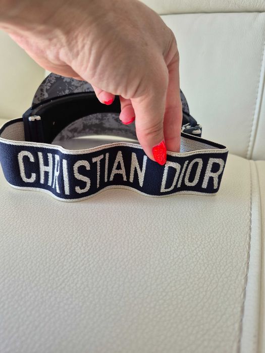 Piękny nowy daszek Dior granatowy