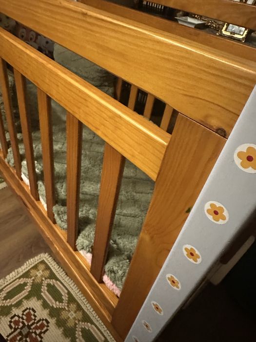 Cama para criança com colchao e roupinha de cama
