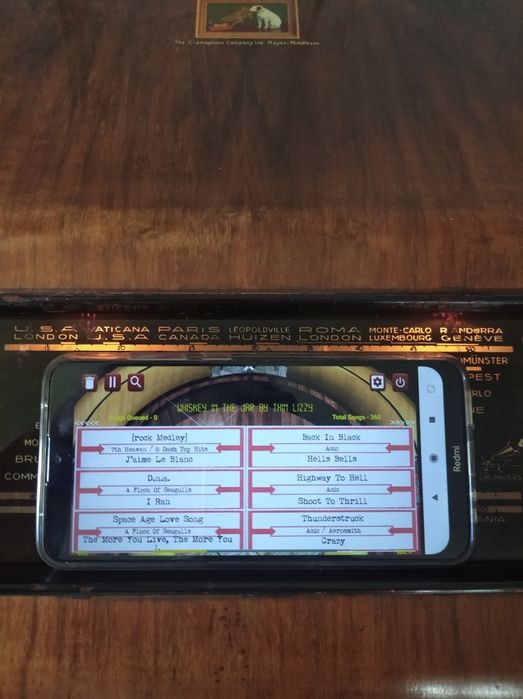 Raro e antigo radio-gira discos His Master`s Voice HMV 1302 de 1950