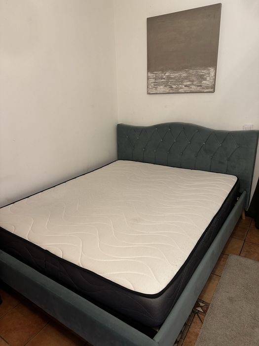 Cama Queen Size com Colchão de espuma