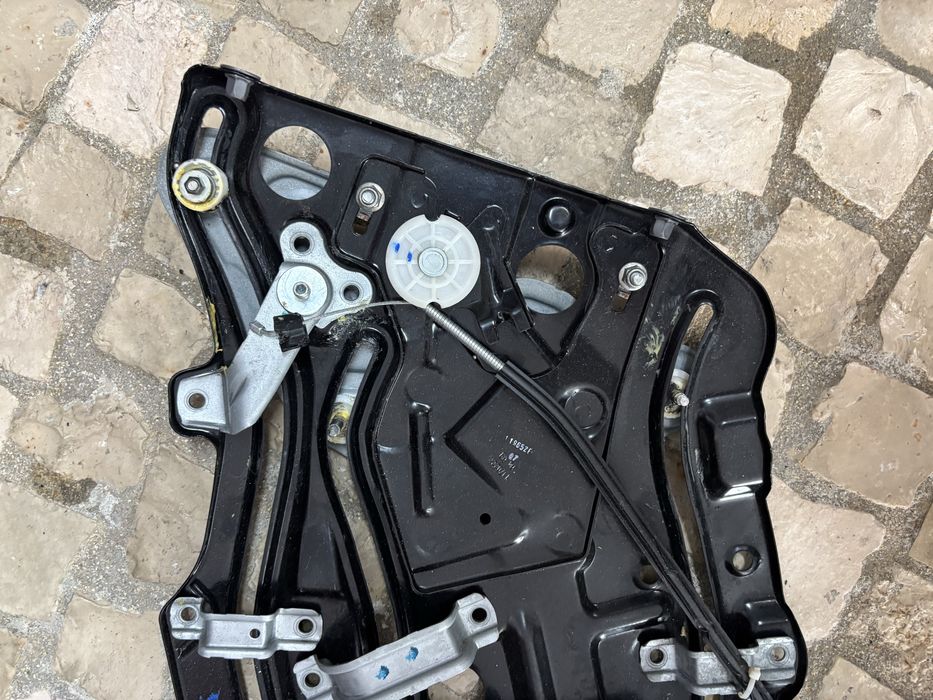 Elevador Traseiro Lado Direito - VW Beetle Cabrio 2008