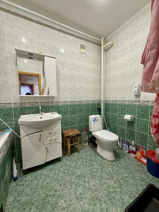 БЕЗ КОМІСІЇ! Капітальний будинок, 5 кім, цегляний, жилий стан.