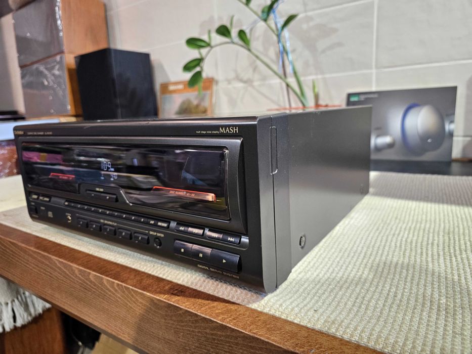 CD-чейнджер Technics SL-MC400 111 дисків