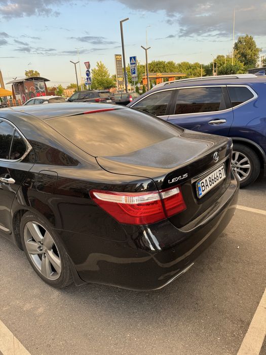Продаю Lexus LS 460