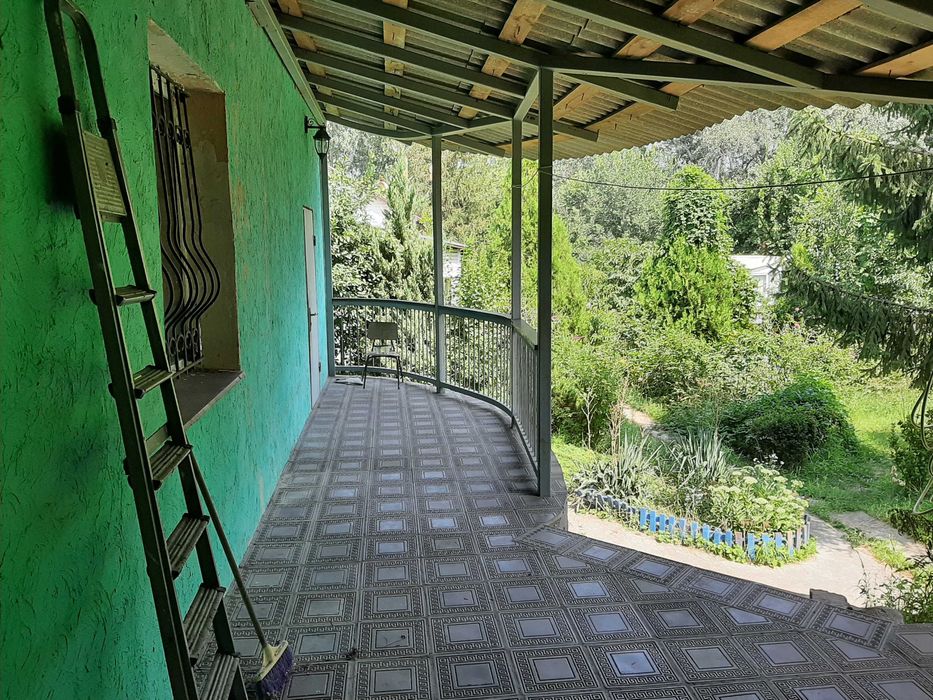 Сдам 2-3й этажи в доме в Соловьиной роще возле воды. Без мебели