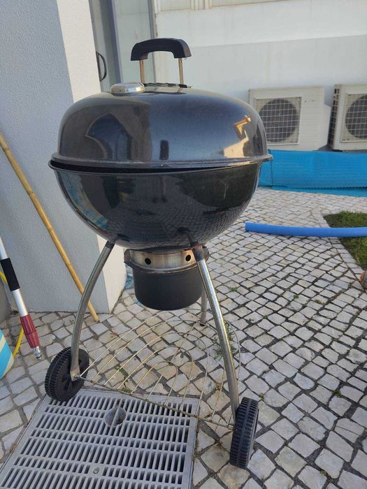 Barbecue a carvão Weber (tipo kettle)