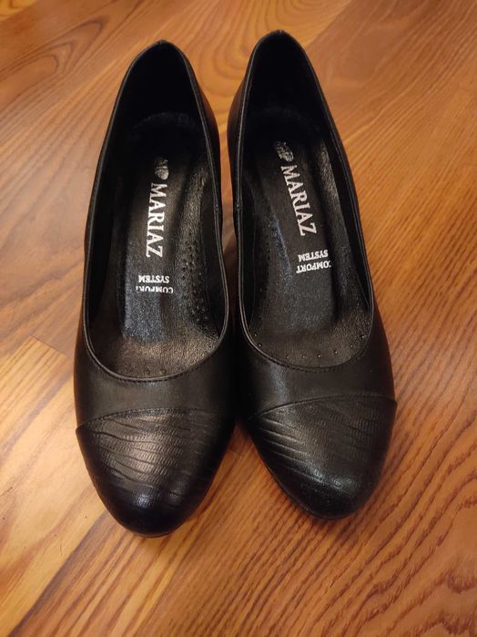 Buty skórzane na obcasie Mariaz