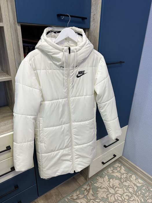 Жіноча подовжена куртка Nike на євро зиму, оригінал: 2 370 грн