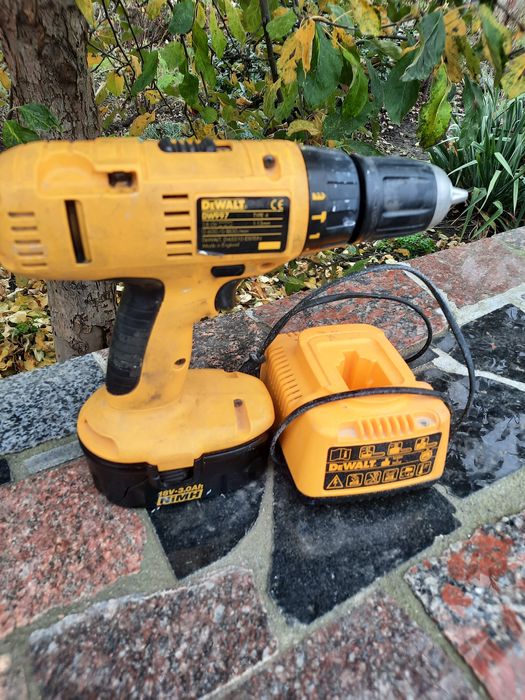 Акумуляторний шуруповерт Dewalt