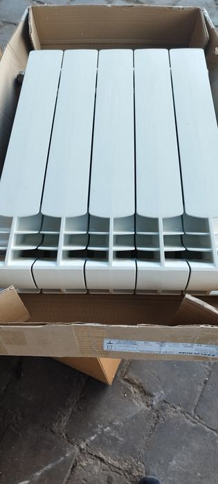 Kaloryfery z aluminium.