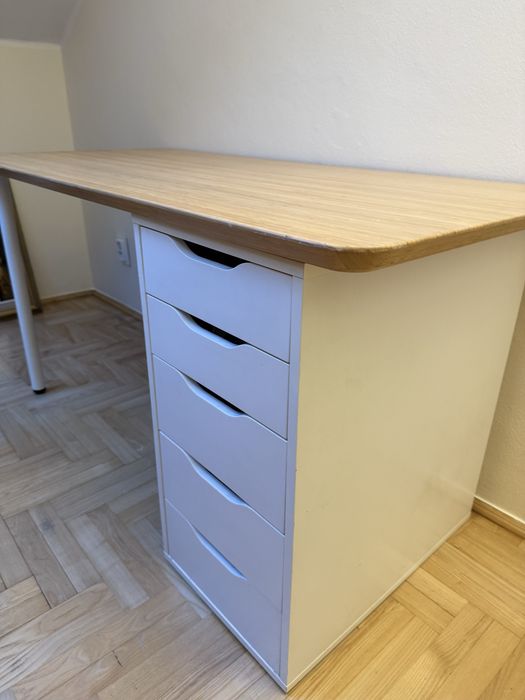 biurko ikea białe drewniane z szafką