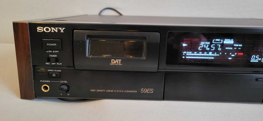 Magnetofon cyfrowy Sony DTC-59ES DAT (drewniane boczki) +pilot zamiennik
