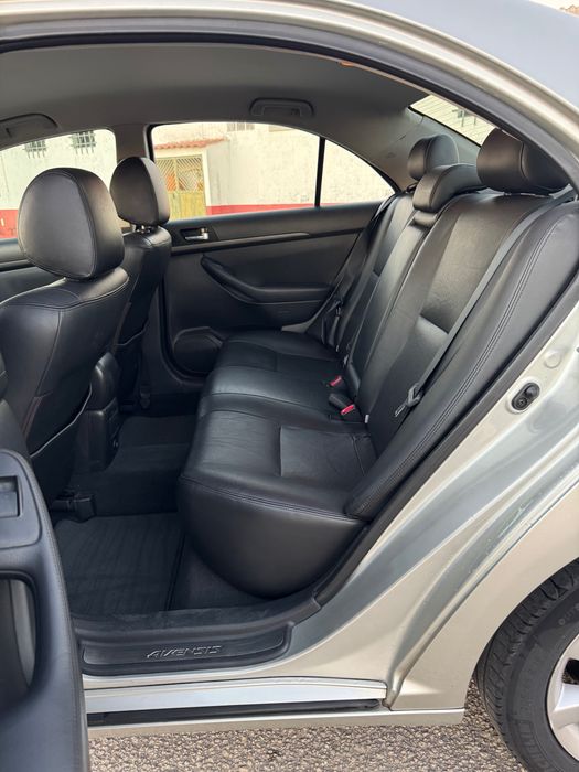 Vendo Toyota Avensis 2.2 D-cat 177cv Nacional 1 dono